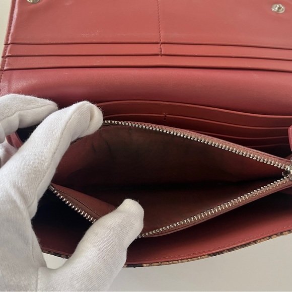 PRADA **RARE Python Matinee continental bi-fold wallet. Rose-colored interior. - Picture 12 of 12